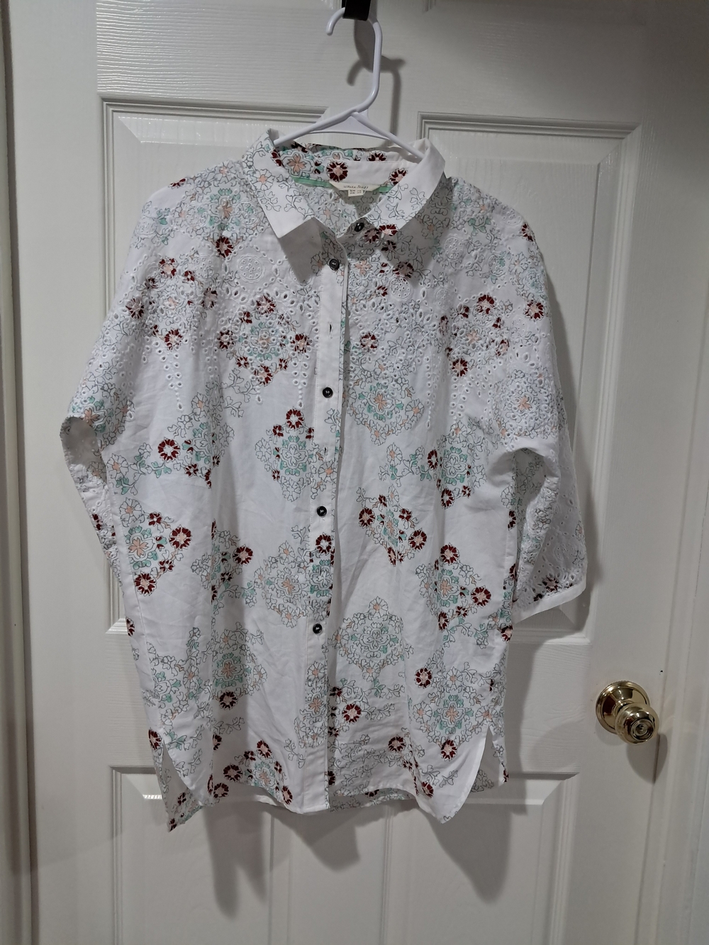White Floral Eyelet Cotton Button-Up Shirt - Womem